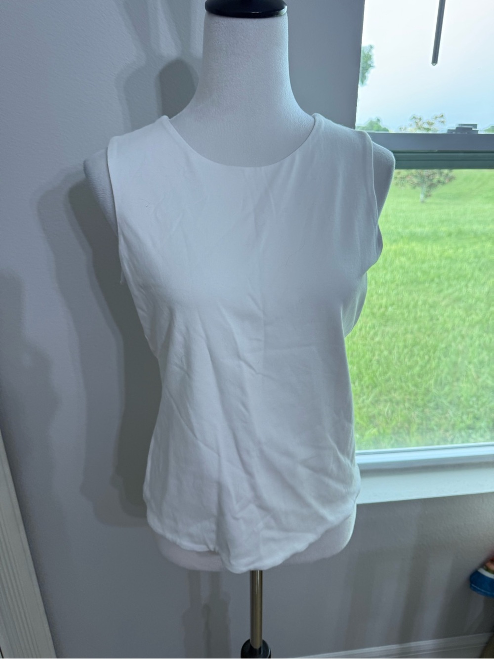 INDUSTRY Classic White Crewneck Sleeveless Tank Top